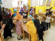 Halloweenský čarodějný den s karnevalem